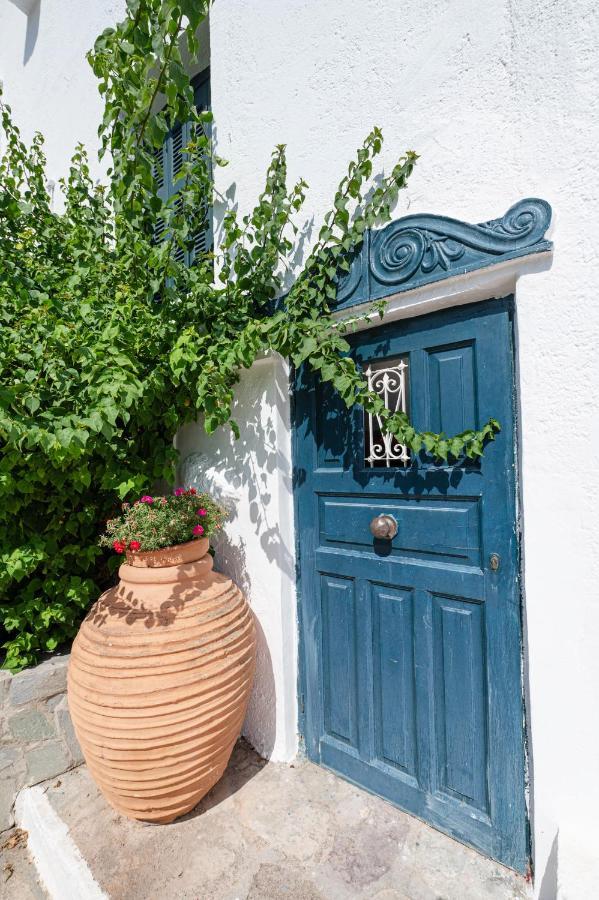 Traditional House Under The Clock Tower With Sweet View Poros Town Екстериор снимка